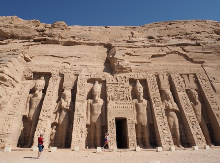 visitare il tempio di Abu Simbel crociera sul Nilo agenzia viaggi