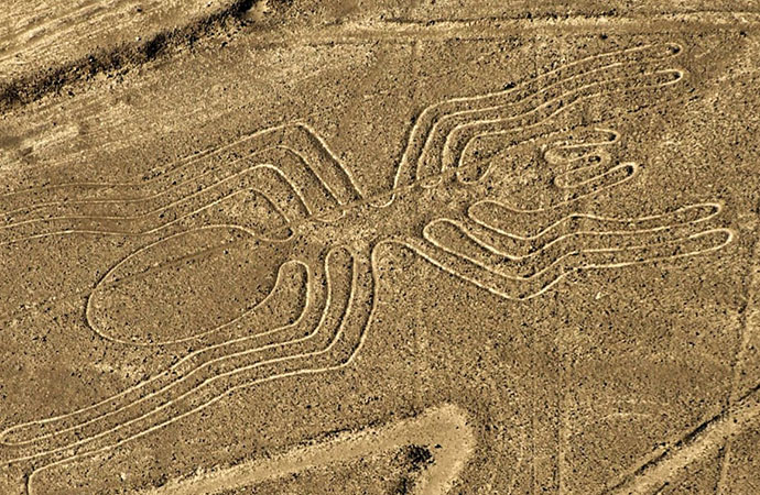 Immagini Stock - Veduta Aerea Del Geoglifi Vicino A Nazca - Famoso Linee Di  Nazca, Perù. Nel Centro, Spider Cifra È Presente.. Image 69785583