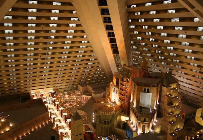 visitare il Luxor Hotel e Casinò