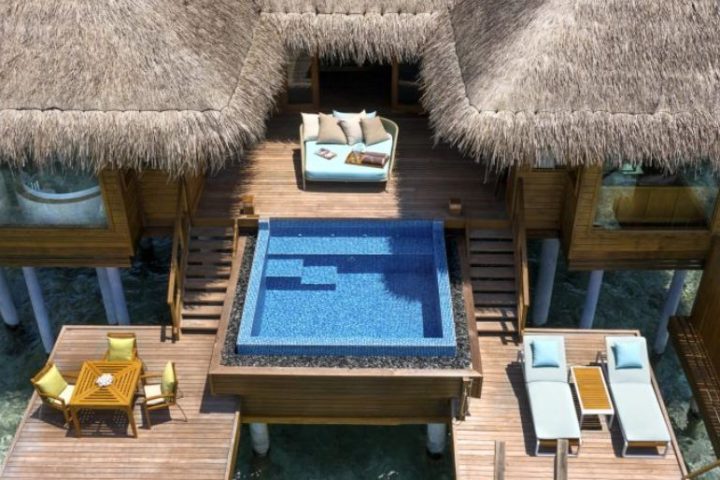 bungalow overwater con piscina maldive resort