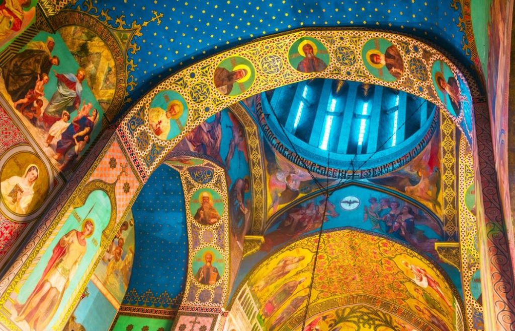 interni della cattedrale di sioni a tbilisi